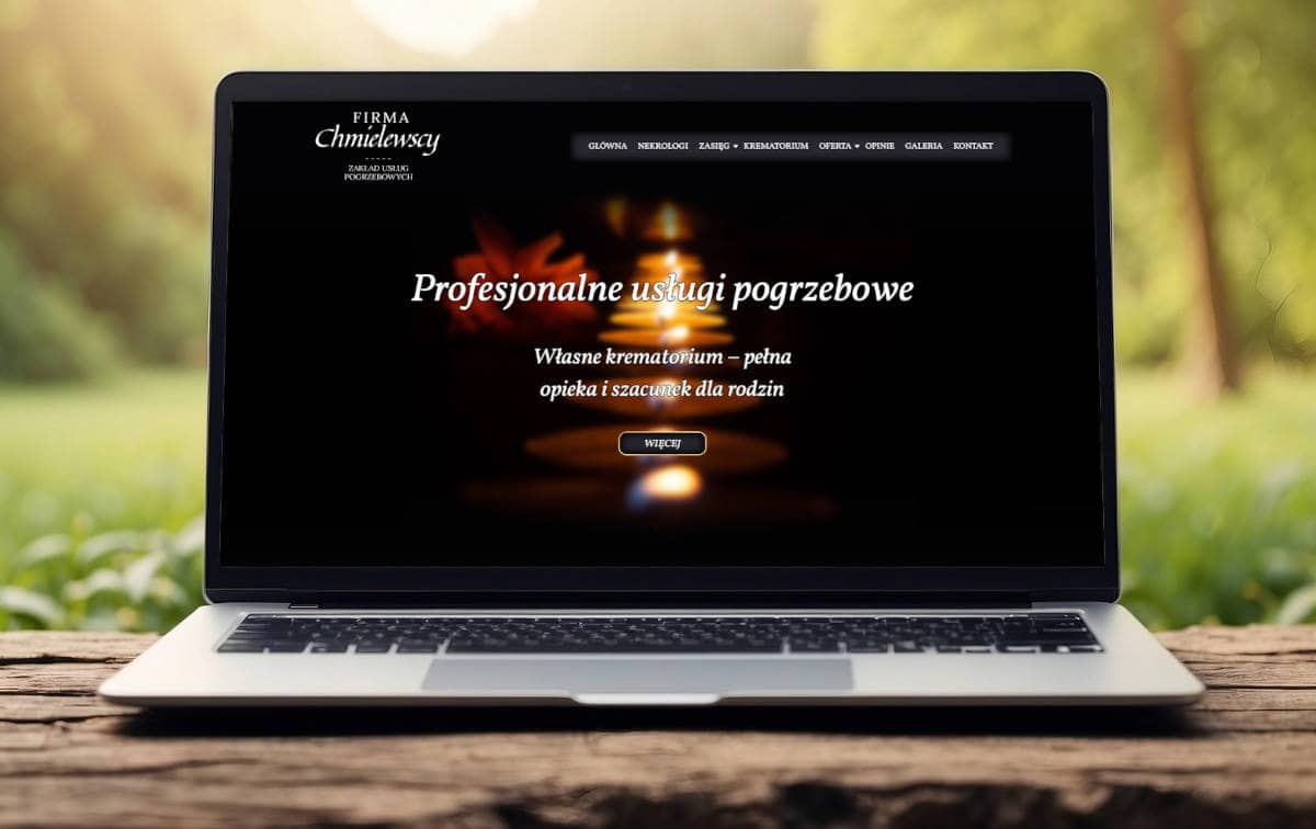 firmachmielewscy.pl na laptopie