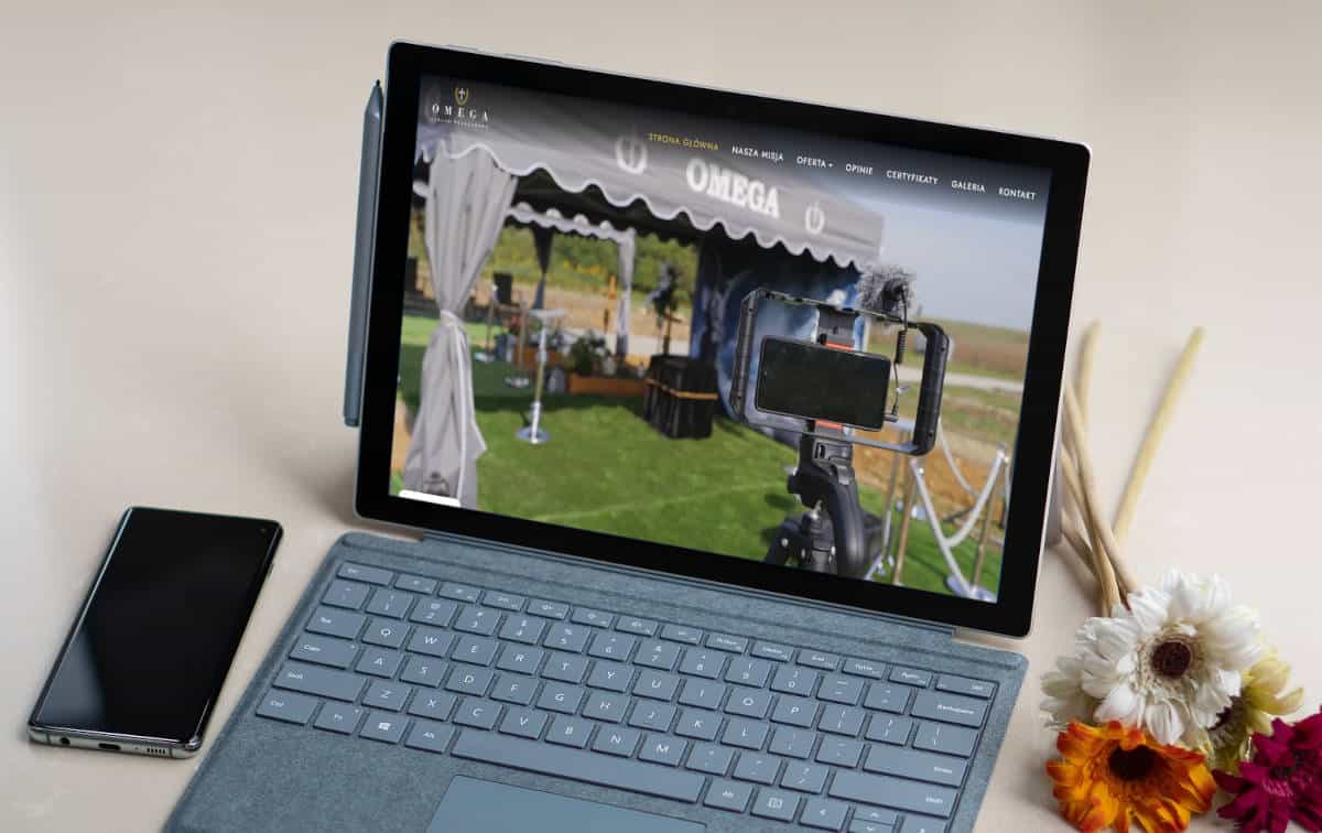 Pogrzeby Omega na laptopie